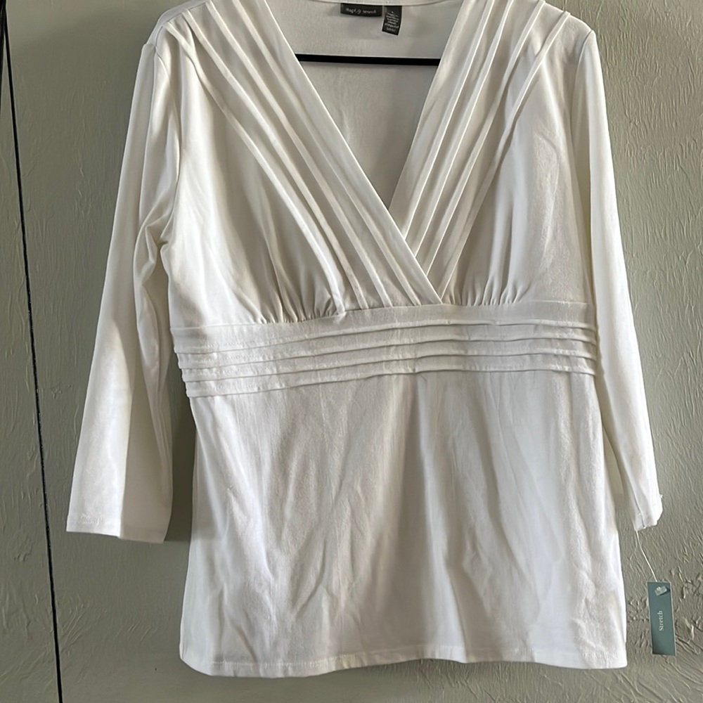NWT White 3/4 sleeved top sweater blouse (L)